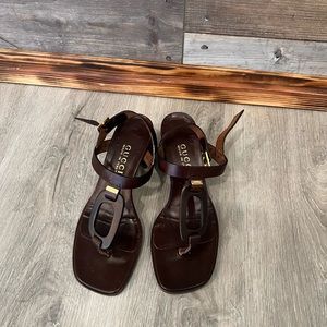 Chocolate brown Gucci platform heels with slingback straps. Great condition🤎